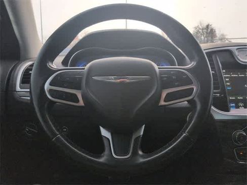 Used 2019 Chrysler 300 Touring image 23