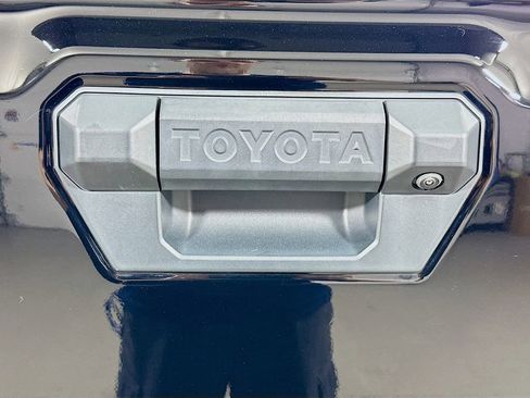 Certified 2024 Toyota Tacoma TRD Sport w/ TRD Sport Upgrade Package AWD/4WD image 18
