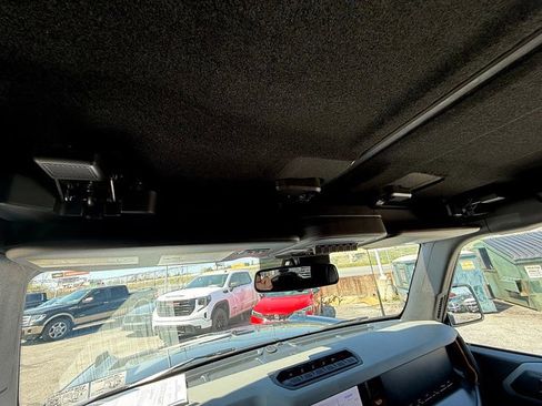 Used 2023 Ford Bronco Badlands image 46