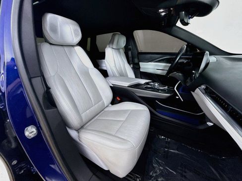 Used 2024 Cadillac Lyriq Luxury AWD/4WD image 28