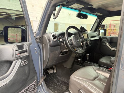 Used 2017 Jeep Wrangler Unlimited Sahara w/ Max Tow Package AWD/4WD image 10