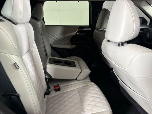 Used 2024 Mitsubishi Outlander SEL Black Edition image 16