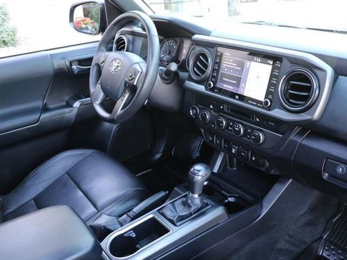 Used 2020 Toyota Tacoma TRD Off-Road w/ TRD Premium Off Road Package AWD/4WD image 14