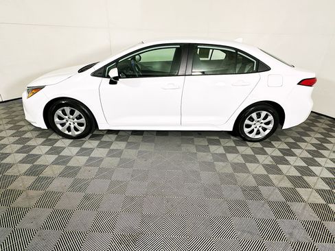Used 2023 Toyota Corolla LE image 6