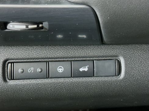 Used 2025 Nissan Pathfinder SL image 17