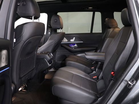 Used 2025 Mercedes-Benz GLS 450 4MATIC image 38