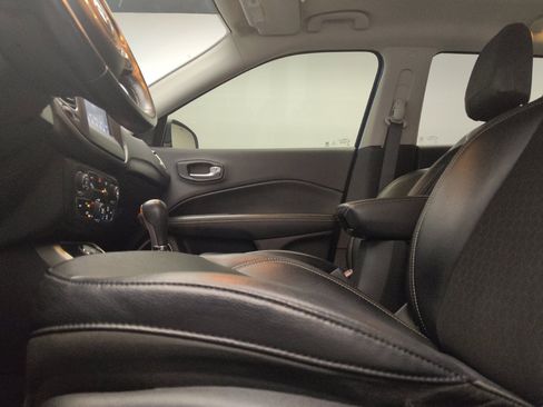 Used 2020 Jeep Compass Latitude AWD/4WD image 17
