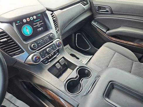 Used 2019 Chevrolet Suburban LS RWD image 27