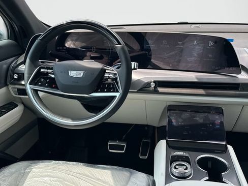 New 2027 Cadillac Vistiq Sport w/ LPO, Floor Liner Package AWD/4WD image 2