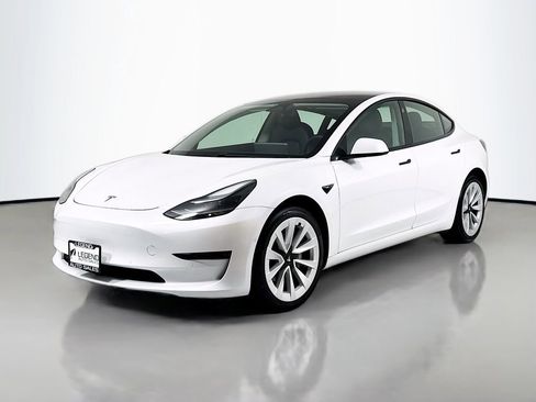 Used 2021 Tesla Model 3 Standard Range Plus image 1