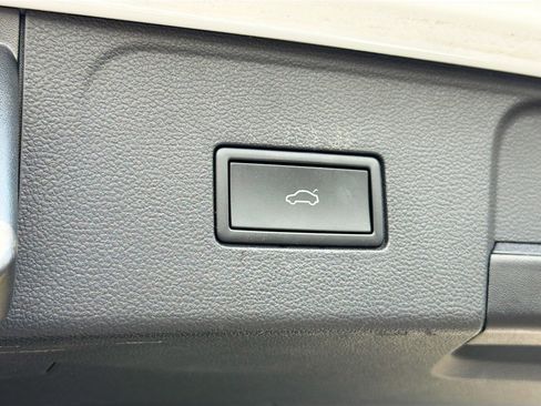 Used 2024 Volkswagen Atlas SEL AWD/4WD image 31