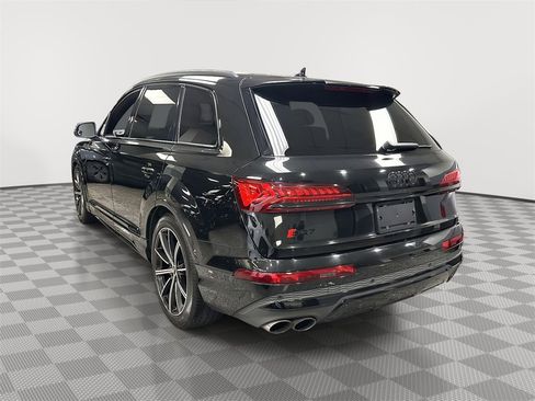 Used 2022 Audi SQ7 Premium Plus w/ SQ7 Black Optic Package image 4