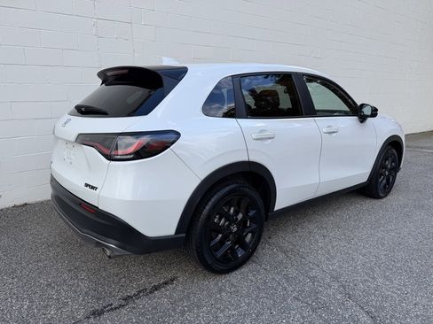 Used 2023 Honda HR-V Sport image 3