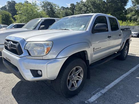 Used 2013 Toyota Tacoma PreRunner w/ SR5 Pkg RWD image 2