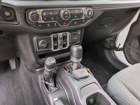 Certified 2025 Jeep Wrangler Unlimited Sahara AWD/4WD image 19