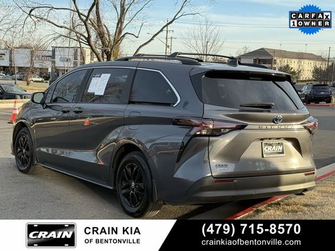 Used 2025 Toyota Sienna LE image 5