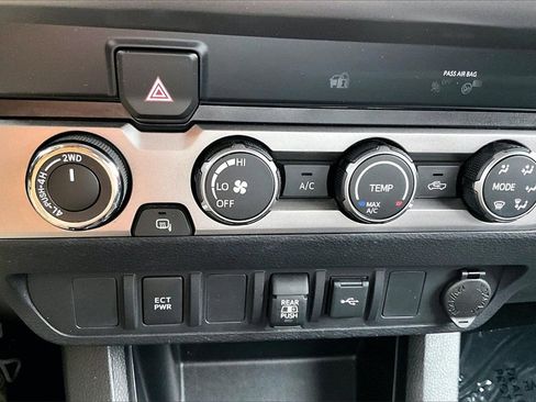 Used 2020 Toyota Tacoma SR5 image 15