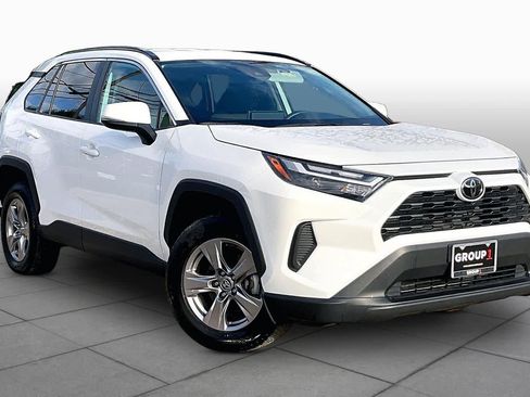 Used 2025 Toyota RAV4 XLE FWD image 3