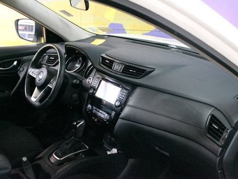 Used 2017 Nissan Rogue SV AWD/4WD image 12