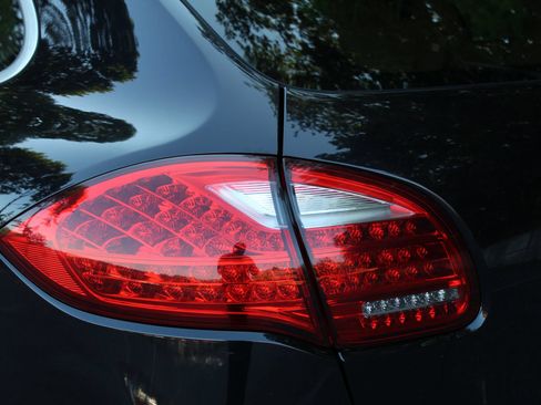 Used 2014 Porsche Cayenne AWD/4WD image 40