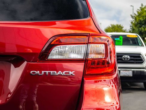 Used 2018 Subaru Outback 2.5i Limited AWD/4WD image 12