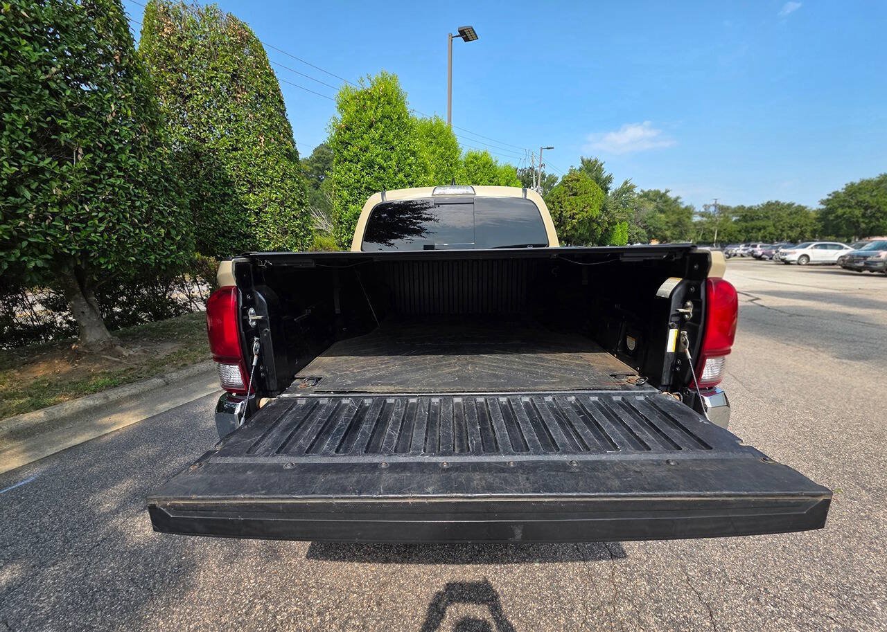 Used 2019 Toyota Tacoma TRD Off-Road AWD/4WD image 6