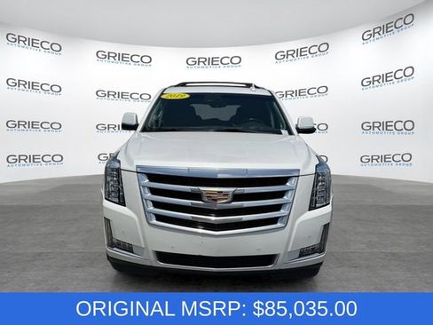 Used 2019 Cadillac Escalade Luxury RWD image 2