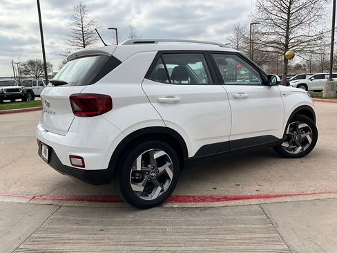 Used 2025 Hyundai Venue SEL image 6