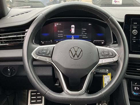 Used 2025 Volkswagen Jetta Sport image 20