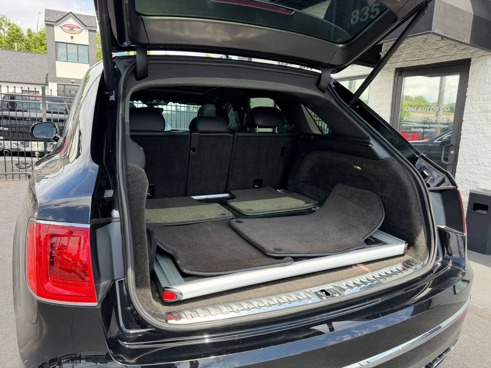 Used 2020 Bentley Bentayga AWD/4WD image 31