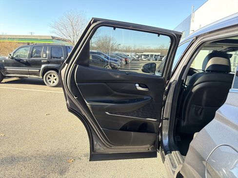 Used 2023 Hyundai Santa Fe Limited image 28