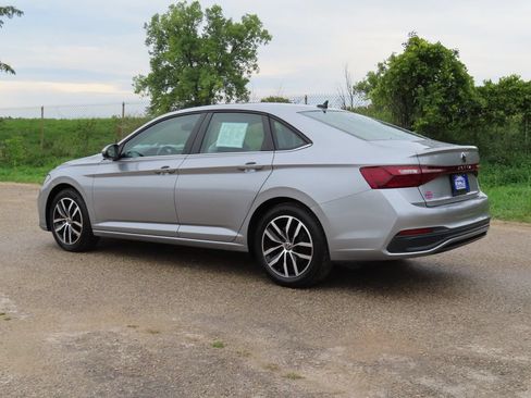Used 2025 Volkswagen Jetta SE FWD image 26