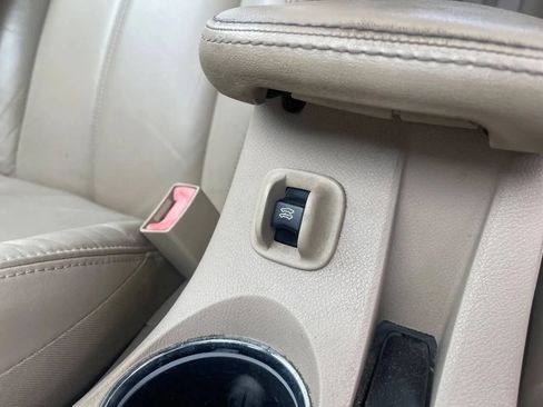 Used 2013 Chrysler 200 Limited FWD image 21