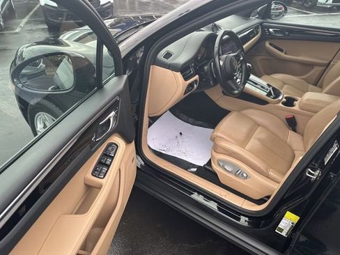 Used 2022 Porsche Macan Base image 15