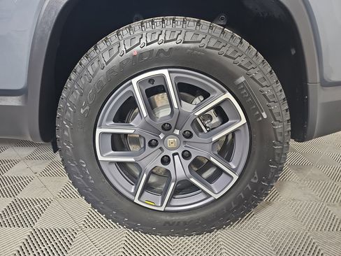 Used 2025 Rivian R1S Adventure image 10