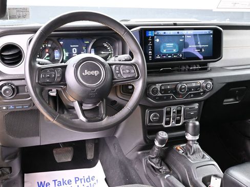 Used 2024 Jeep Wrangler Unlimited w/ Convenience Group image 33