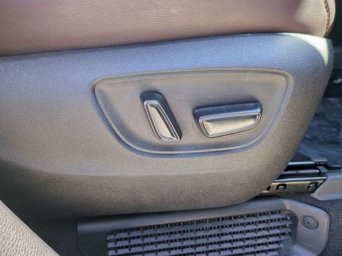 Used 2022 Toyota Sienna Platinum FWD image 40