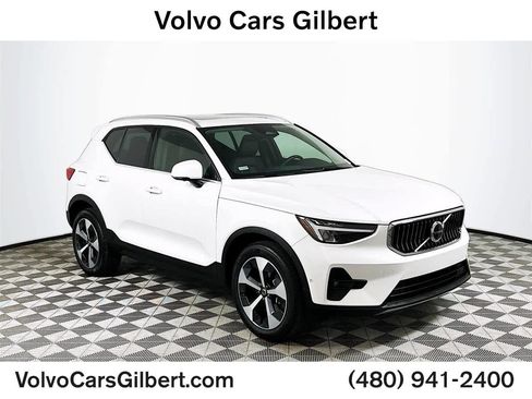 Used 2025 Volvo XC40 B5 Plus image 1
