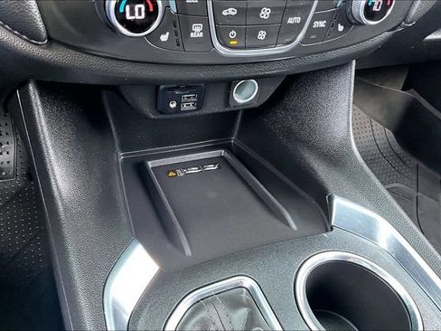 Used 2023 Chevrolet Traverse High Country FWD image 24