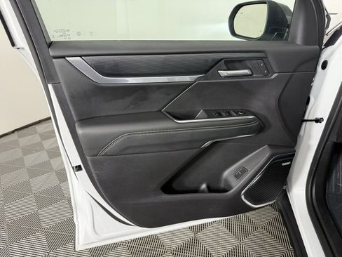 Used 2025 GMC Acadia Elevation image 13