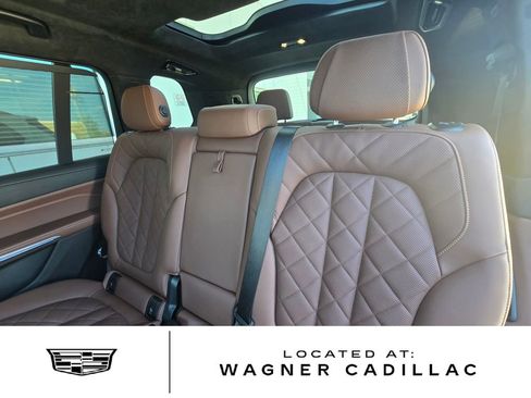 Used 2024 BMW X7 xDrive40i w/ Executive Package image 16