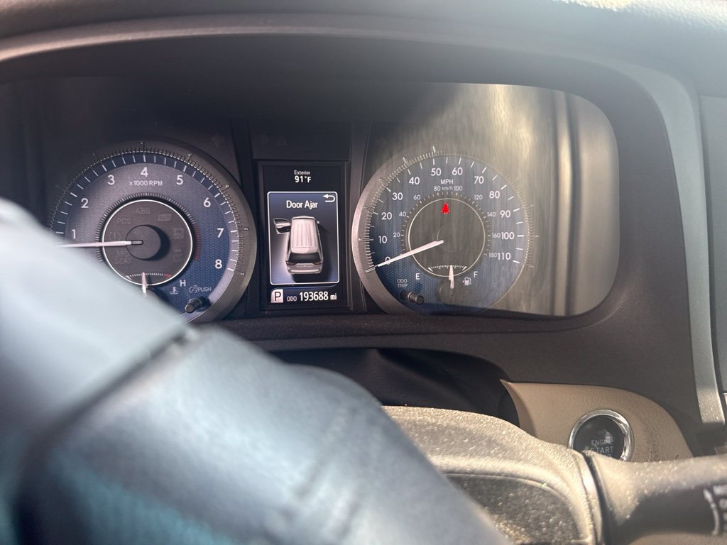 Used 2015 Toyota Sienna XLE w/ XLE Navigation Package FWD image 3