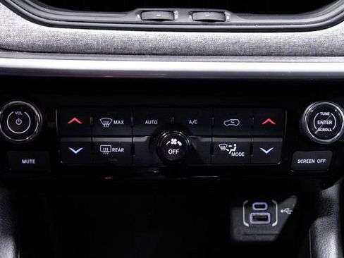 Used 2022 Jeep Compass Latitude image 32