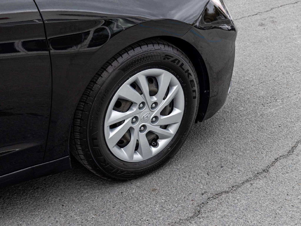 Used 2020 Hyundai Elantra SE FWD image 9