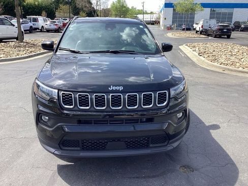 Used 2024 Jeep Compass Latitude AWD/4WD image 4