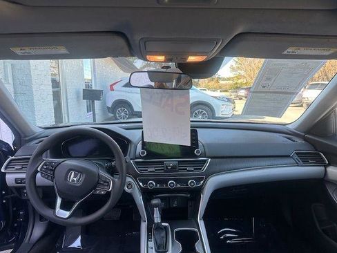 Used 2018 Honda Accord EX image 16