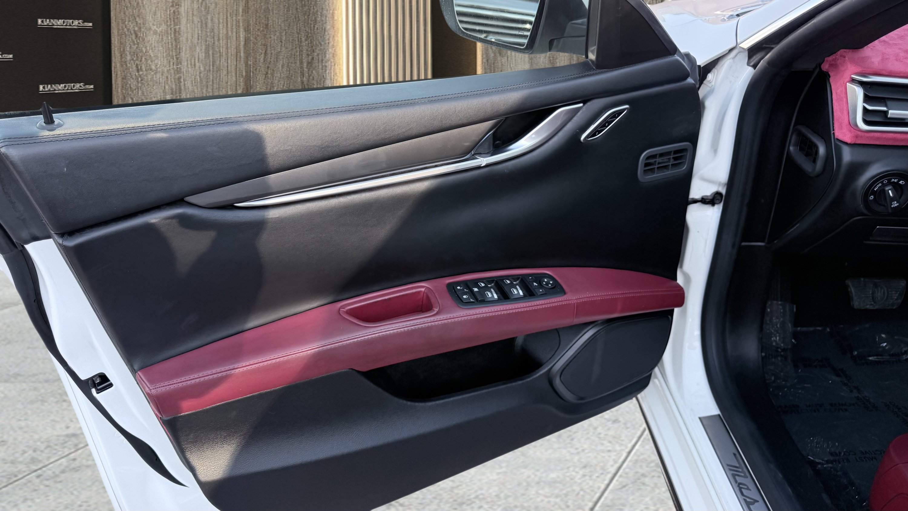 Used 2018 Maserati Ghibli RWD image 14