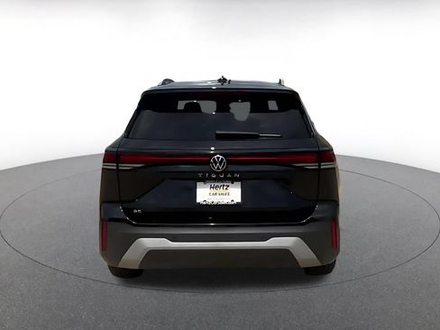 Used 2026 Volkswagen Tiguan SE FWD image 12