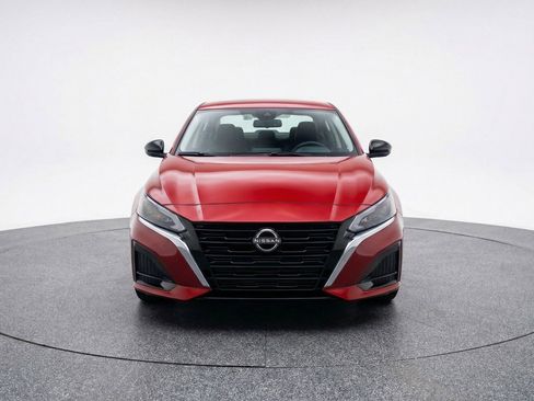 Used 2025 Nissan Altima 2.5 SV FWD image 2