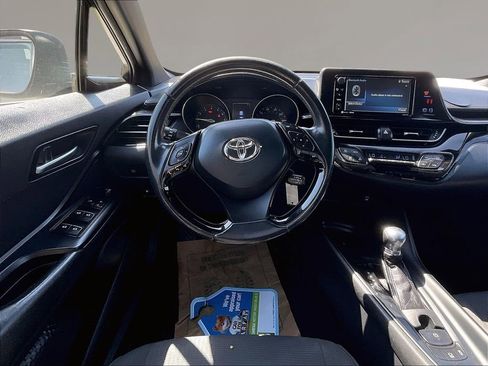 Used 2018 Toyota C-HR XLE FWD image 8